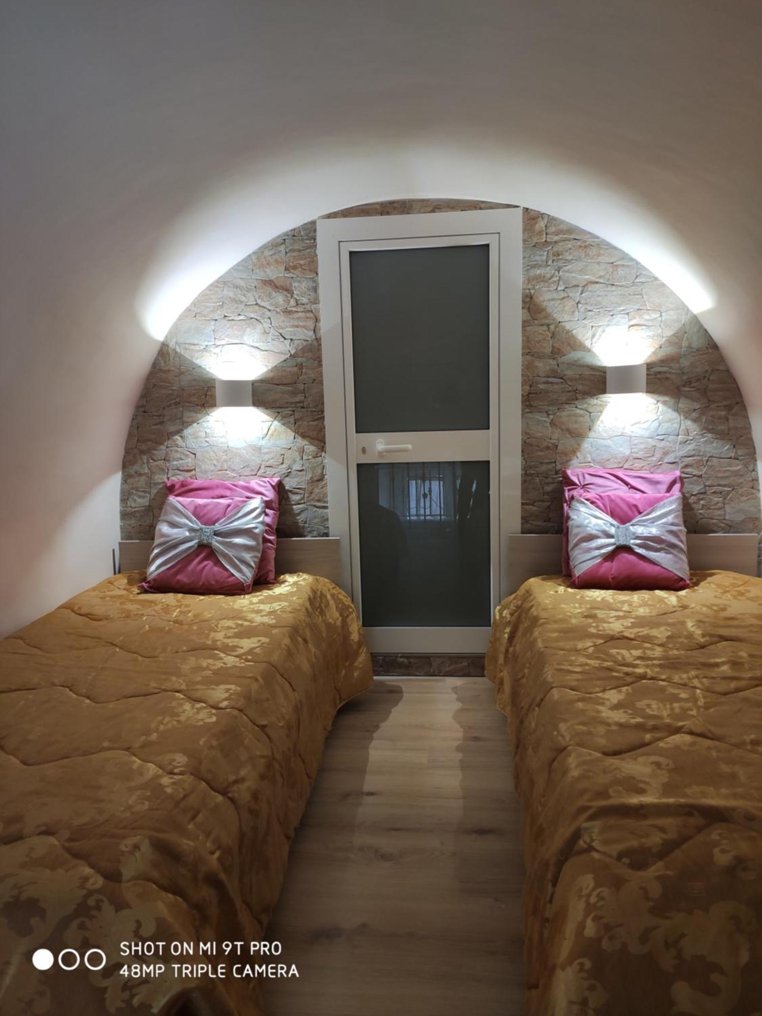 La Casa Delle Sorprese Apartment Trani Bagian luar foto