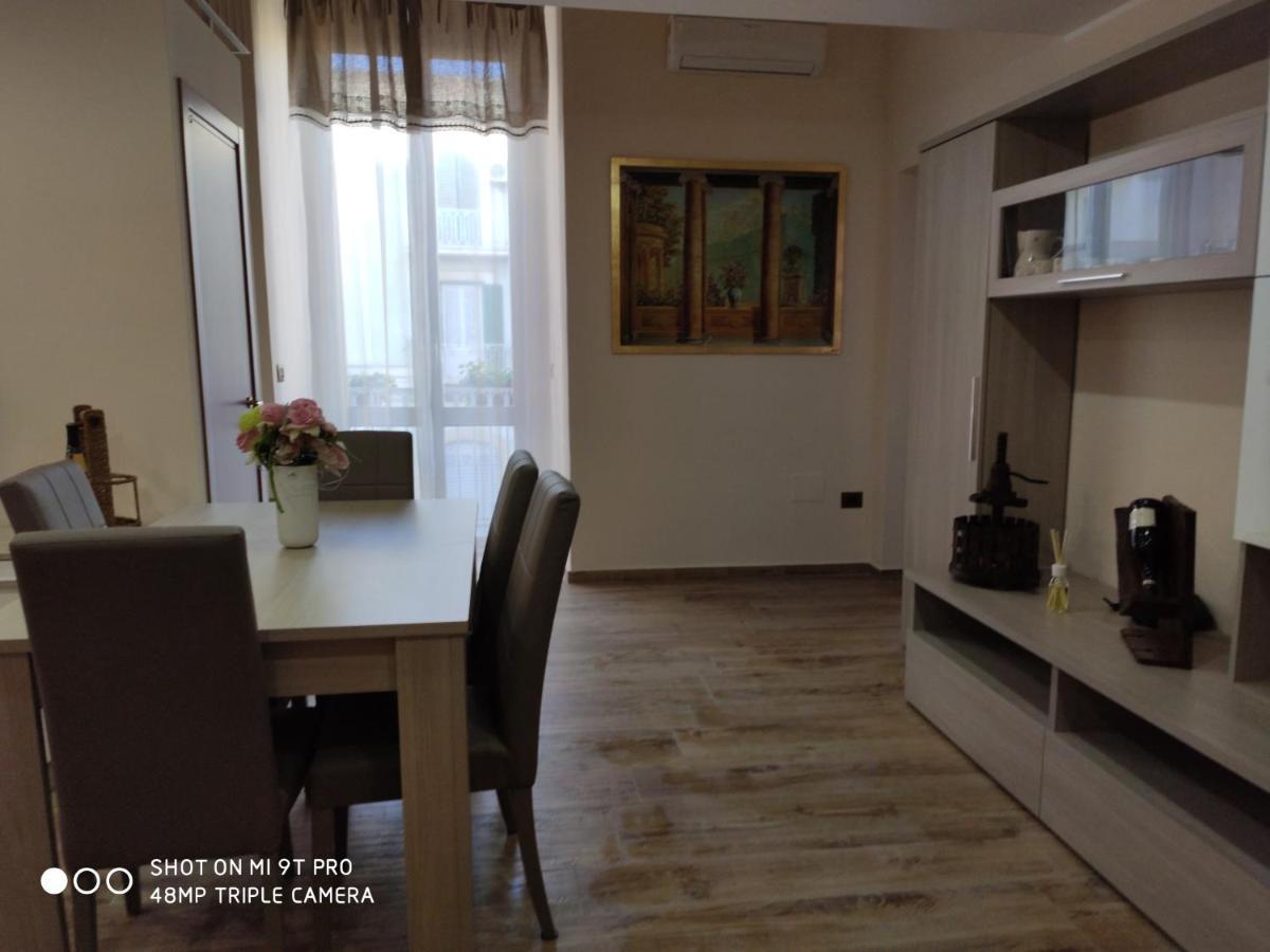 La Casa Delle Sorprese Apartment Trani Bagian luar foto