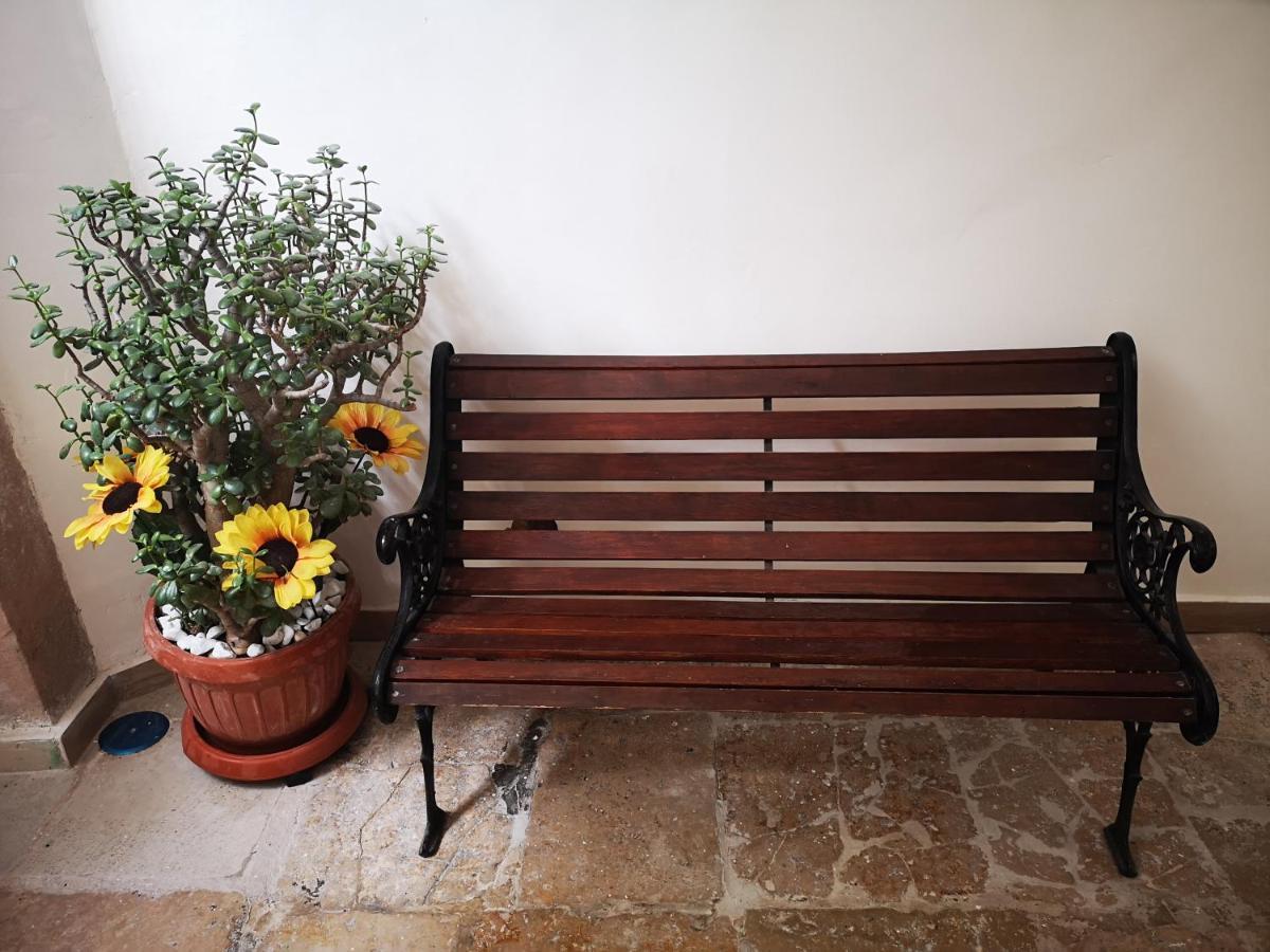 La Casa Delle Sorprese Apartment Trani Bagian luar foto