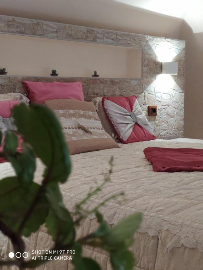 La Casa Delle Sorprese Apartment Trani Bagian luar foto